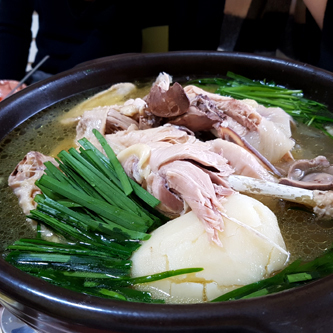 뼈속까지 따뜻하게 해줄 토종닭백숙!